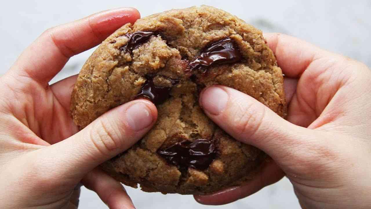 Vegan Chocolate Chip Cookies – Soft, Chewy, and Perfect